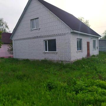 Продається двоповерховий  будинок в смт Баришівка