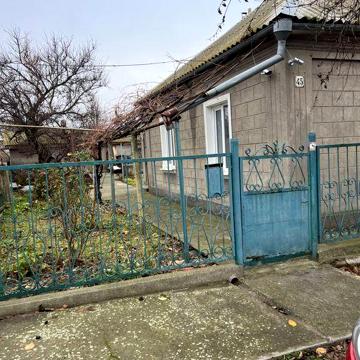 Дом 93 кв. м с большим двором и гаражом
