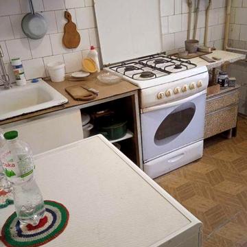 сдам квартиру ул. Сталеваров, 21-А, 6К+комуналка