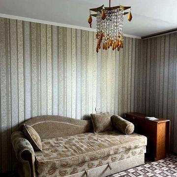 1к квартира, 37 кв.м,9/10,гарне розташування,будинок з цегли,не кутова