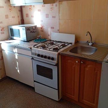 Здам 1к квартиру на Нескорених 70.  2500 грн