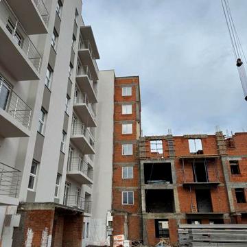 Продається чорнова 1 кім. квартира в районі 8-Березня