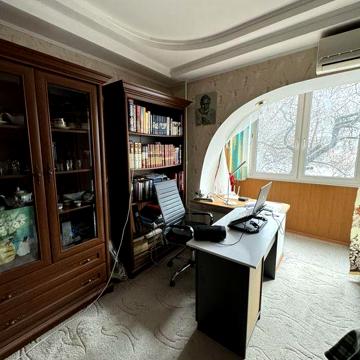 Продажа 1 ком.кв по вул.Василя Сергиенка, р-н перекрестка-16500$