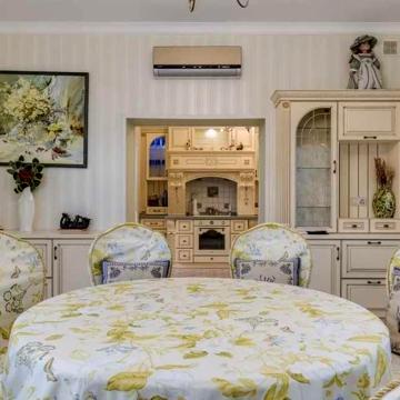 Лютіж, Оренда будинку в тихому місці