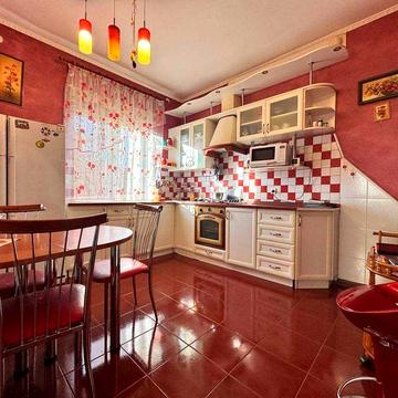 Продаж будинку з басейном. Без %
с.Чайки 
5 км до метро Житомирська