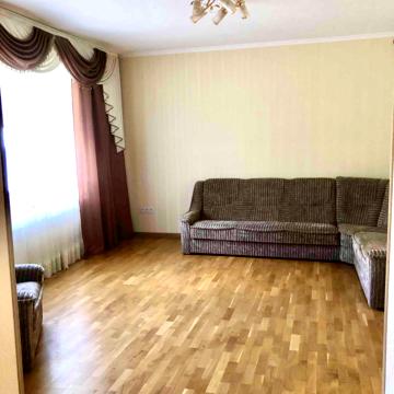 Центральна вул., 11