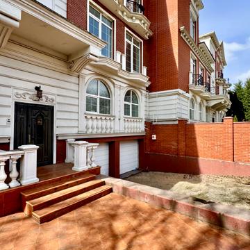 Львівська вул., 48
