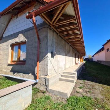 Продається будинок в с.Дийда в центральній частині.