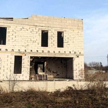 Продам новобудову в передмісті Полтави.