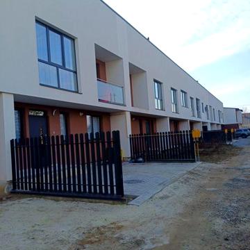 Продаж готового котеджу з правом власності. єОселя