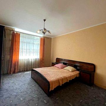 Продаж 3-кімнатної квартири вул. Петропавлівська. Площа 91 м². ЦЕГЛА