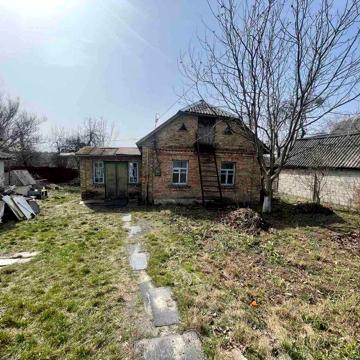 Не дорогий будинок з великою ділянкою в  с. Глеваха