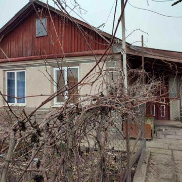 Продам будинок в центрі міста