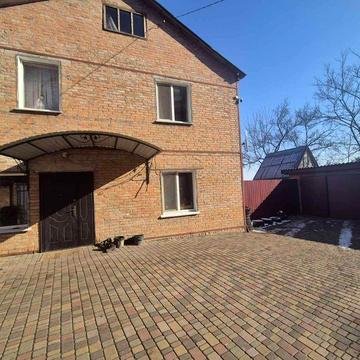 Продам 2-х поверховий будинок в центрі міста