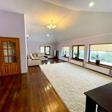 Продам шикарный дом с камином и бассейном, свой дендропарк и пляж