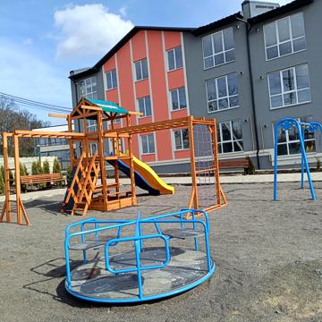Джерельна, 9