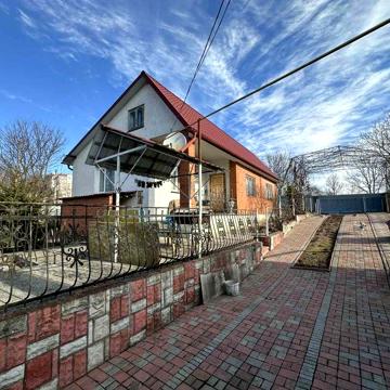 Продаж 2 будинків на одній ділянці В. Бірки