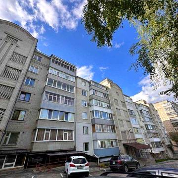 Продаж 2-кімнатної квартири вул. Героїв Небесної сотні (ЦЕНТР)