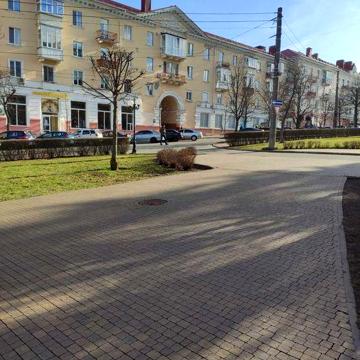 З-х ком. 79м2, Сталинка, Центр, Площадь, вид парк Б.Хмельницкого