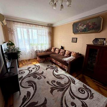 Продам 3-кімнатну квартиру Космос