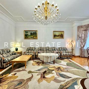 Десятинна вул., 10