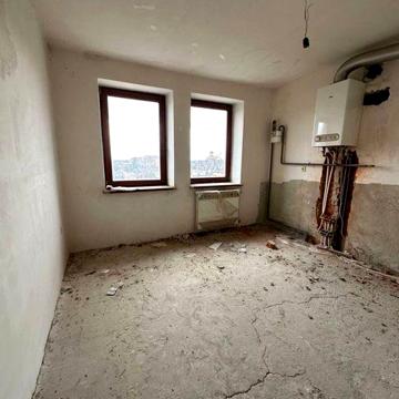 Простора 5 кімнатна квартира по низу ринку