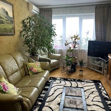 Небесної Сотні просп. (Маршала Жукова), 10б