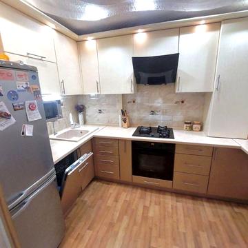 Продаж 3-кімнатної квартири з автономним опаленням по вул. Свято Микол