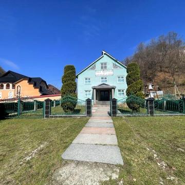 Будинок в Карпатах з комунікаціями