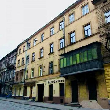 Гетьмана Петра Дорошенка вул. (), 40