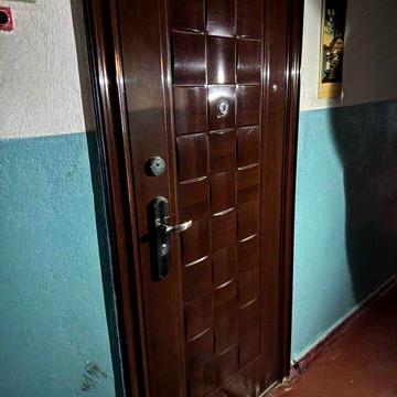 продам  двокімнатну квартиру