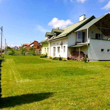 Продаж котеджу в смт Запитів 10 соток землі