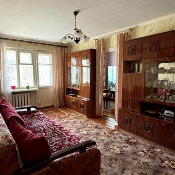 Продаж 3-х кімнатна на Космонавтів