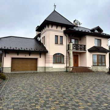 Продається двохповерховий будинок