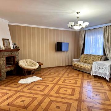 Квіткова вул., 1