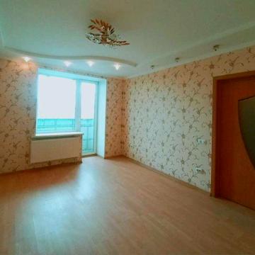 продам трехкомнатную квартиру в центре