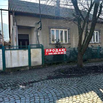 Продається будинок в м. Тячів