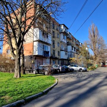 Краснова вул., 11