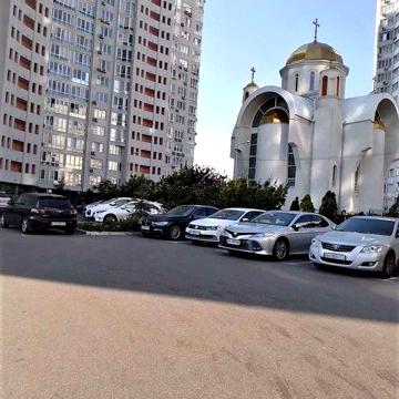 2 ком. кв. ул. Елизаветы Чавдар, 1. метро Осокорки 5 мин. пешком.