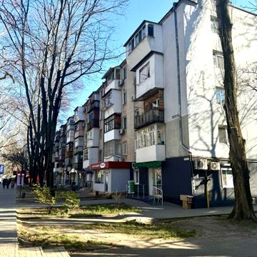 Академіка Філатова вул., 21