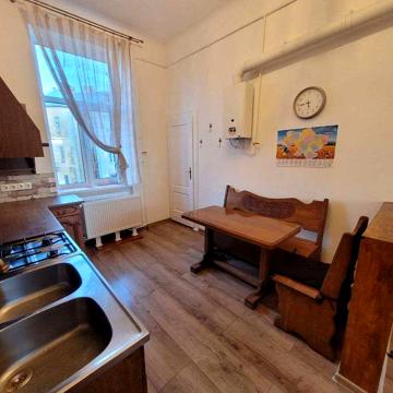 3 кімнатна квартира в центрі біля Університету