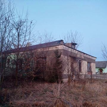 Житло, квартира, частина будинку і 0,07 га землі, міські комунікації