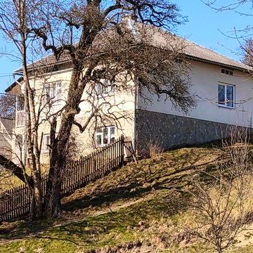 Продається житловий будинок в с. Сторона