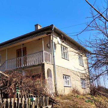Продається житловий будинок в с. Сторона