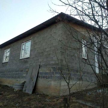 Продаж одноповерхового будинку з добудовою і ділянкою.
