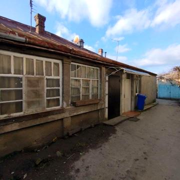 Продаж квартири з власним подвірям