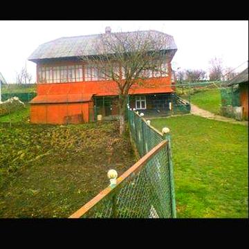 Продаж будинку з двома участками