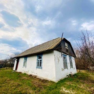 Продам будинок біля ставка в с. Червоне.