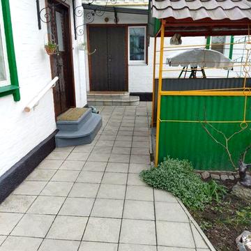 Продам  двоквартирний  будинок для родини,або поквартирно.