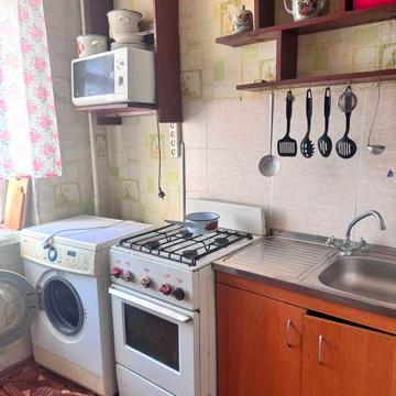 1 кімнатна в районі проспекту Л.Лукяненка